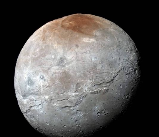 New Horizon explains why Pluto’s biggest moon has red spots Charon-red spot-new horizon