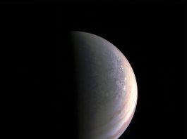 Juno arrives on Jupiter and starts sending pictures and videos NASA Juno's spacecraft takes a picture while approaching Jupiter's North Pole