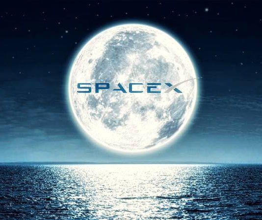 SpaceX will start sending tourists to the moon in 2018.