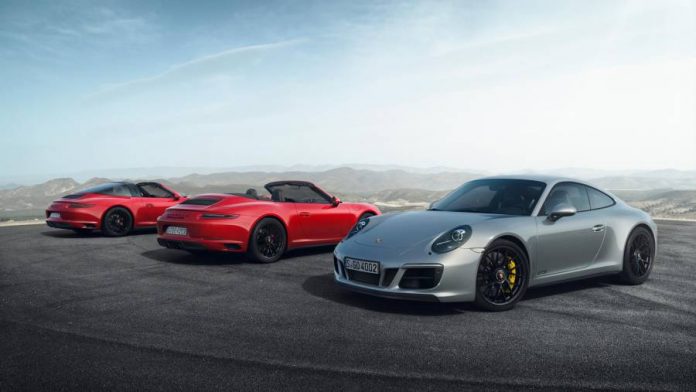 Watch the new models of the 2017 Porsche 911 GTS