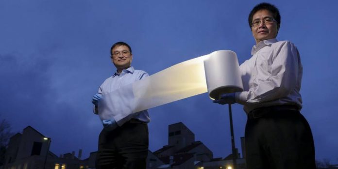 researchers-ronggui-yang-right-and-xiaobo-yin-left-show-how-lightweight-the-material-is