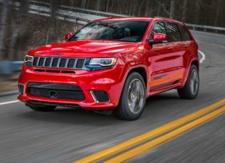 2018-Jeep-Grand-Cherokee-Trackhawk-front-three-quarter-in-motion