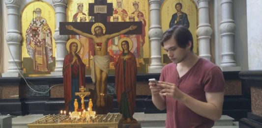 Ruslan Sokolovsky playing Pokemon Go in a Russian church