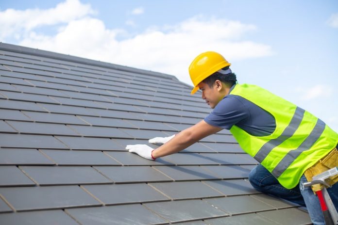 roof-construction-worker Roof Construction Worker