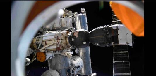 Smell of Burning Plastic and Smoke Reported On the ISS; Space Station Aging Fast Smell of Burning Plastic and Smoke Reported On the ISS; Space Station Aging Fast