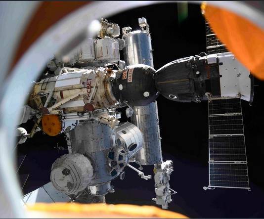 Smell of Burning Plastic and Smoke Reported On the ISS; Space Station Aging Fast Smell of Burning Plastic and Smoke Reported On the ISS; Space Station Aging Fast