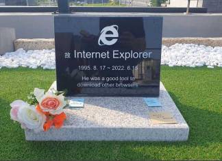 The World Celebrates Death of Internet Explorer with a Viral Gravestone in SK